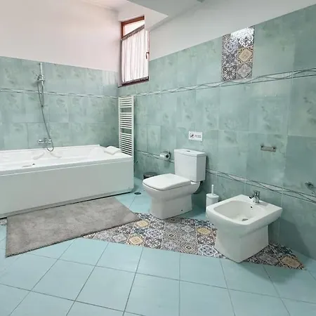 Luxury Penthouse With Veranda Apartment *